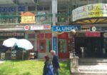 Izdajem lokal 28m2 sa parnim grejanjem u TC Zona 3 lokal je na 1 spratu i gleda na Bulevar Nemanjica. Lokal je pogodan za stomatologe, kozmeticare. 063438322