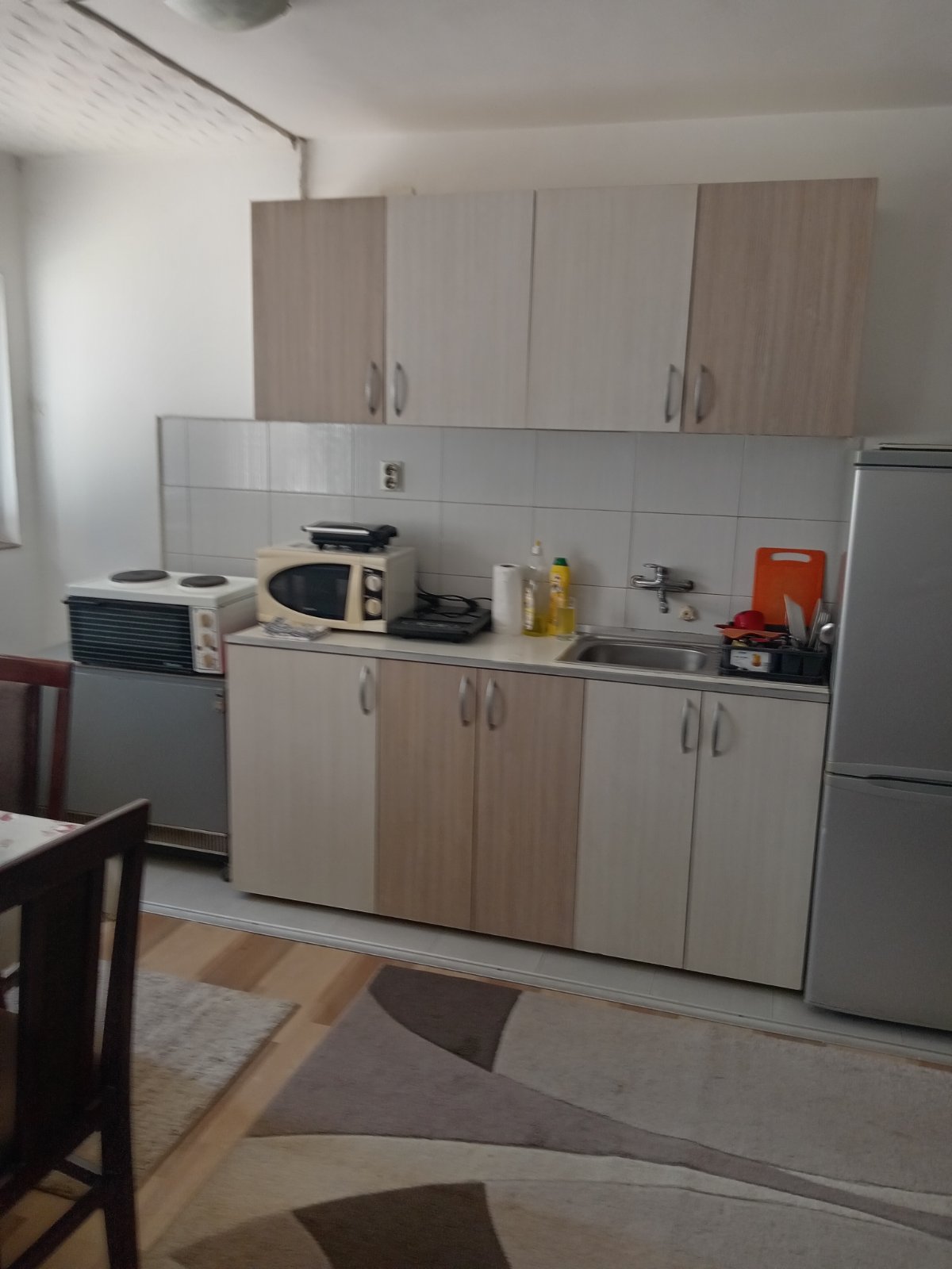 IZDAJEM STAN U MOKRANJČEVOJ, 40 KVADRATA U PRIZEMLJU, OPREMLJEN, TA, KONTAKT TEL 0653450101 I 0641694002  VESNA