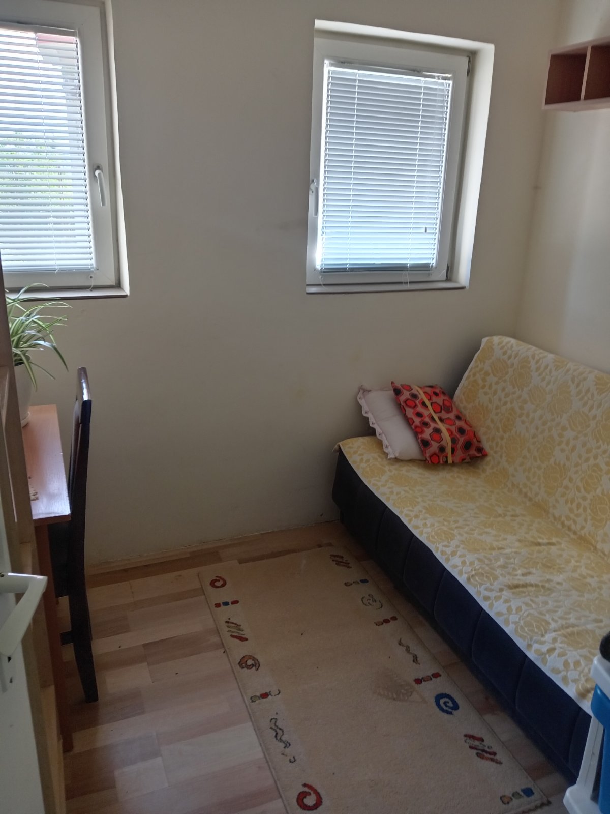 IZDAJEM STAN U MOKRANJČEVOJ, 40 KVADRATA U PRIZEMLJU, OPREMLJEN, TA, KONTAKT TEL 0653450101 I 0641694002  VESNA
