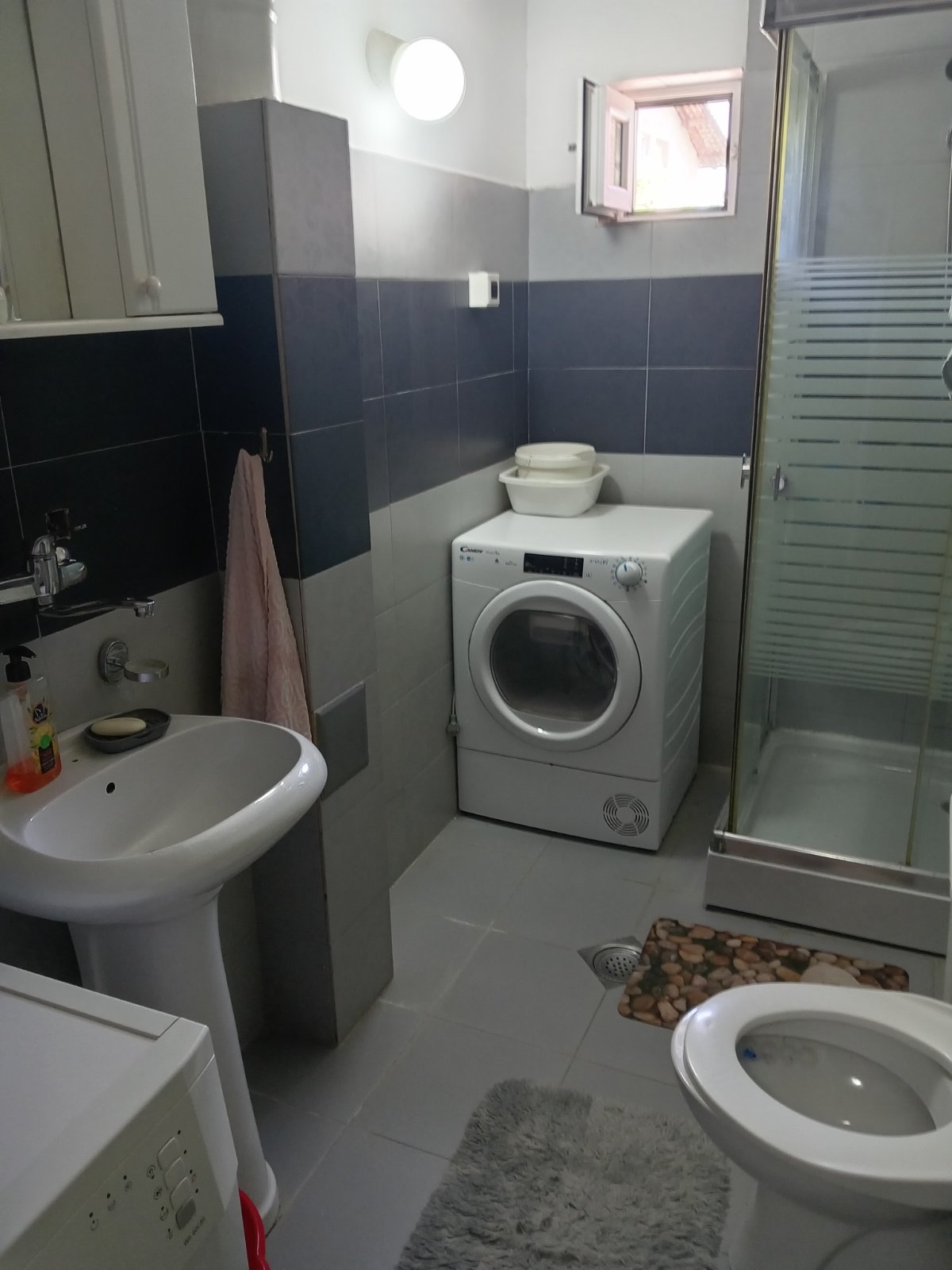 IZDAJEM STAN U MOKRANJČEVOJ, 40 KVADRATA U PRIZEMLJU, OPREMLJEN, TA, KONTAKT TEL 0653450101 I 0641694002  VESNA