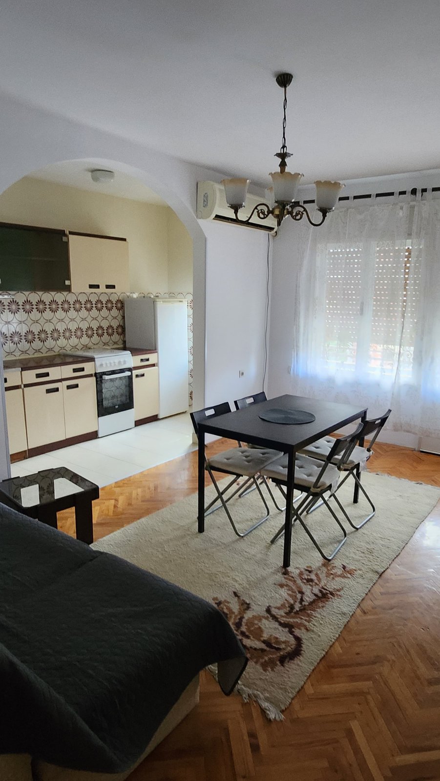 Izdajem kompletno namešten četvorosoban stan od 80m2 u mirnom i lepom delu Duvaništa