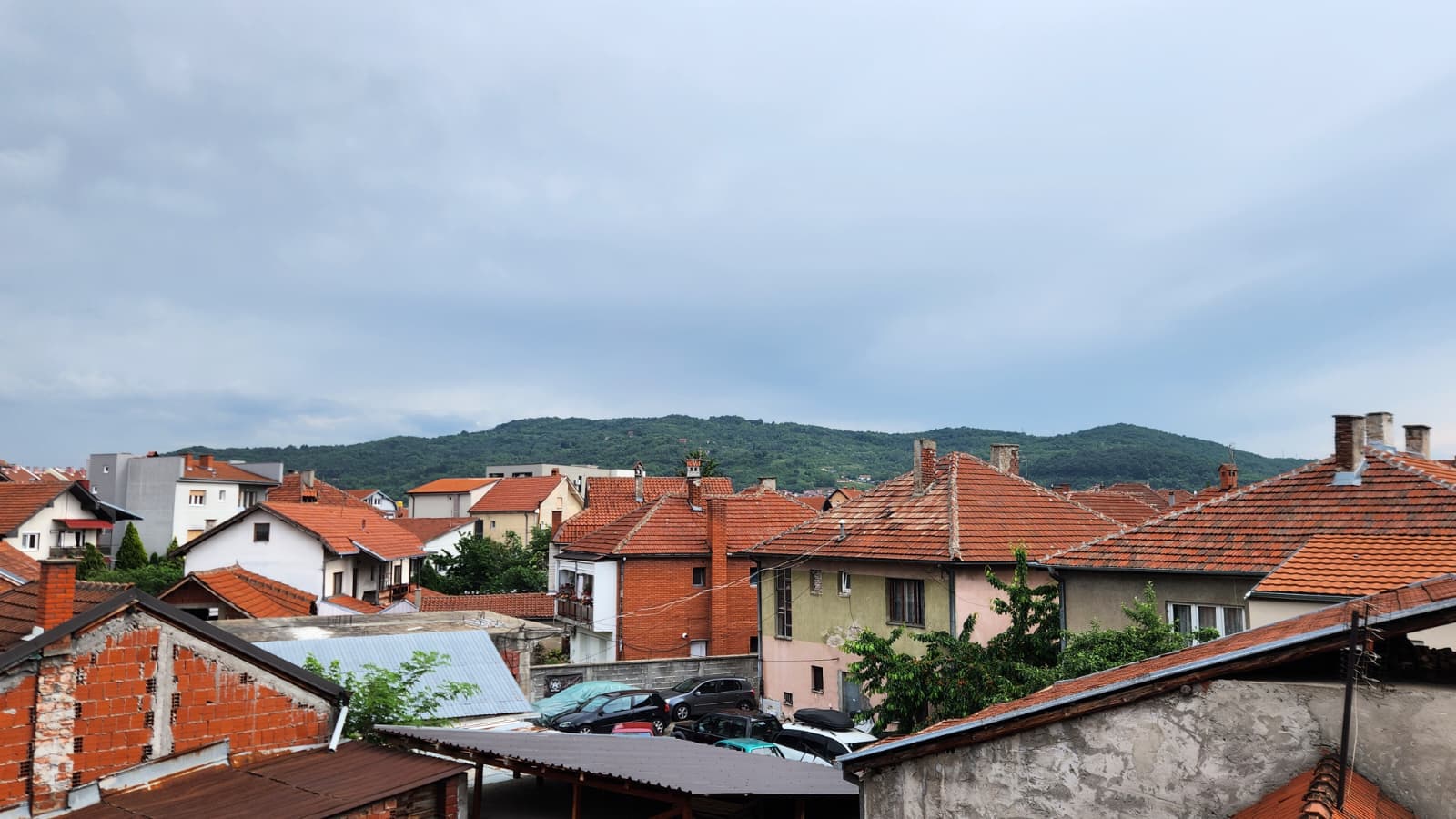 Izdajem kompletno namešten četvorosoban stan od 80m2 u mirnom i lepom delu Duvaništa