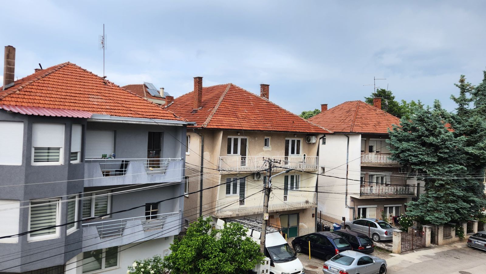 Izdajem kompletno namešten četvorosoban stan od 80m2 u mirnom i lepom delu Duvaništa