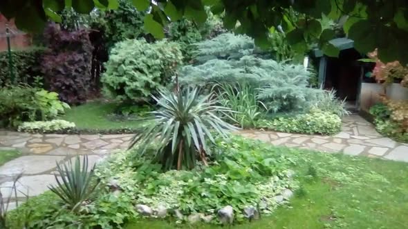 Izdajem namešten stan u prizemlju kuće u Brzom Brdu, sa parnim grejanjem. Stan je za jednu ili dve osobe. Sa svim troškovima i stanarinom – ukupna cena je 30000 din. Br tel. 0641735506