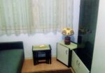 Izdajem namešten stan u prizemlju kuće u Brzom Brdu, sa parnim grejanjem. Stan je za jednu ili dve osobe. Sa svim troškovima i stanarinom – ukupna cena je 30000 din. Br tel. 0641735506