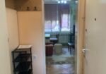 Izdajem kompletno namestenu garsonjeru u prizemlju privatne kuce iza crkve Car Konstantin na bulevaru , poseban ulaz, internet, KTV na duzi vremenski period. Cena 150e + troskovi 0641533825 po potrebi koristiti viber