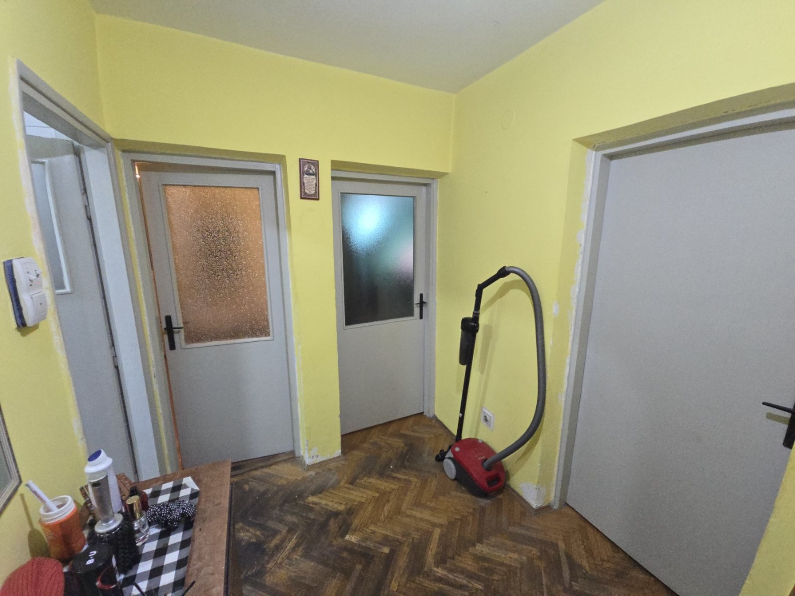 Izdaje se dvosoban stan u Nišu