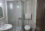 Izdajem garsonjeru u strogom centru Nisa ,kod pravnog i ekonomskog fakulteta ,opremljenu ,mogu da spavaju 2 osobe,garnitura se razvlaci i bude trosed.Centralno grejanje.tel 063400805