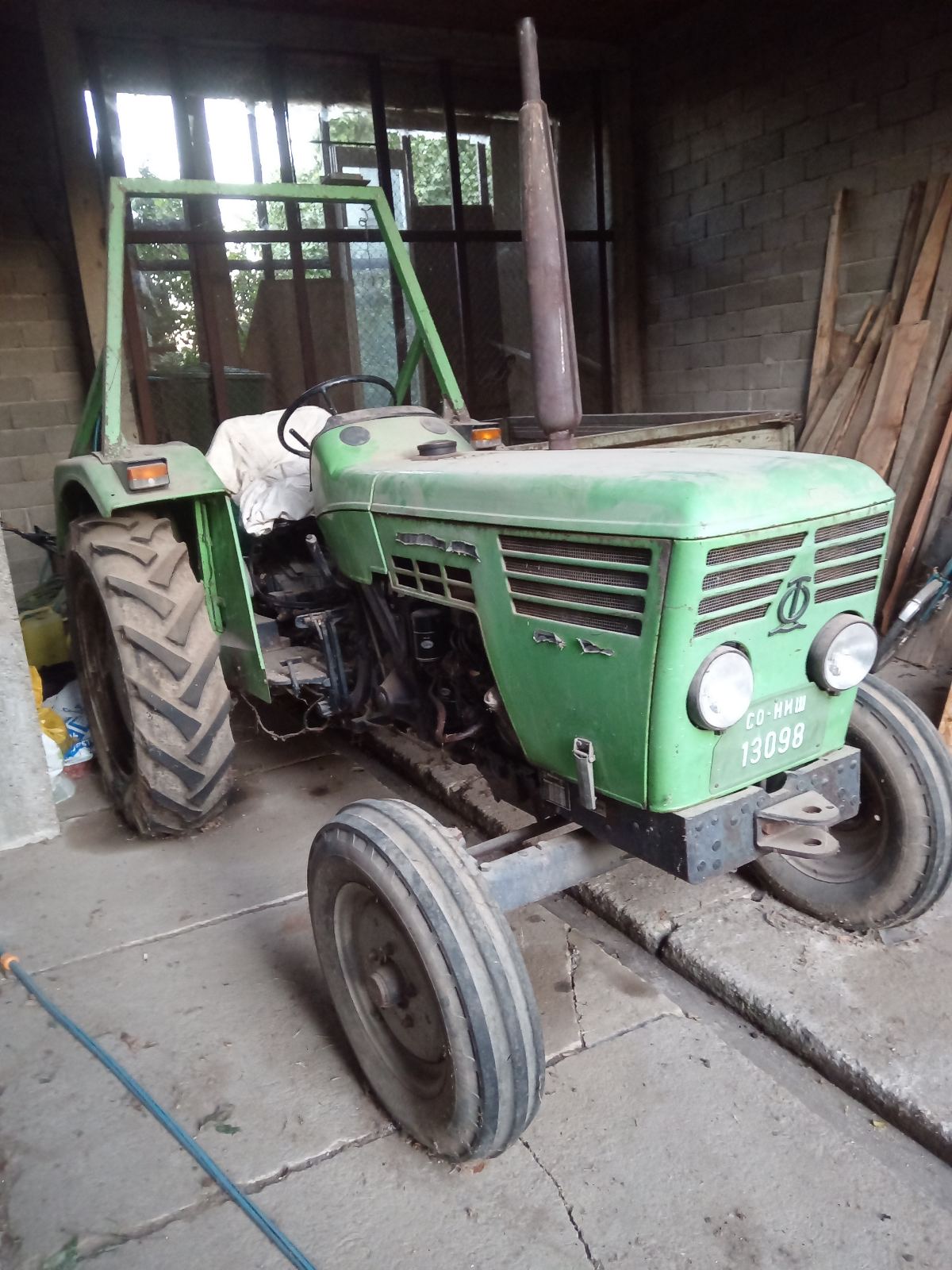 Prodajem traktor torpedo 87.g,ispravan. Cena 3000 e. Tf: 0654665861
