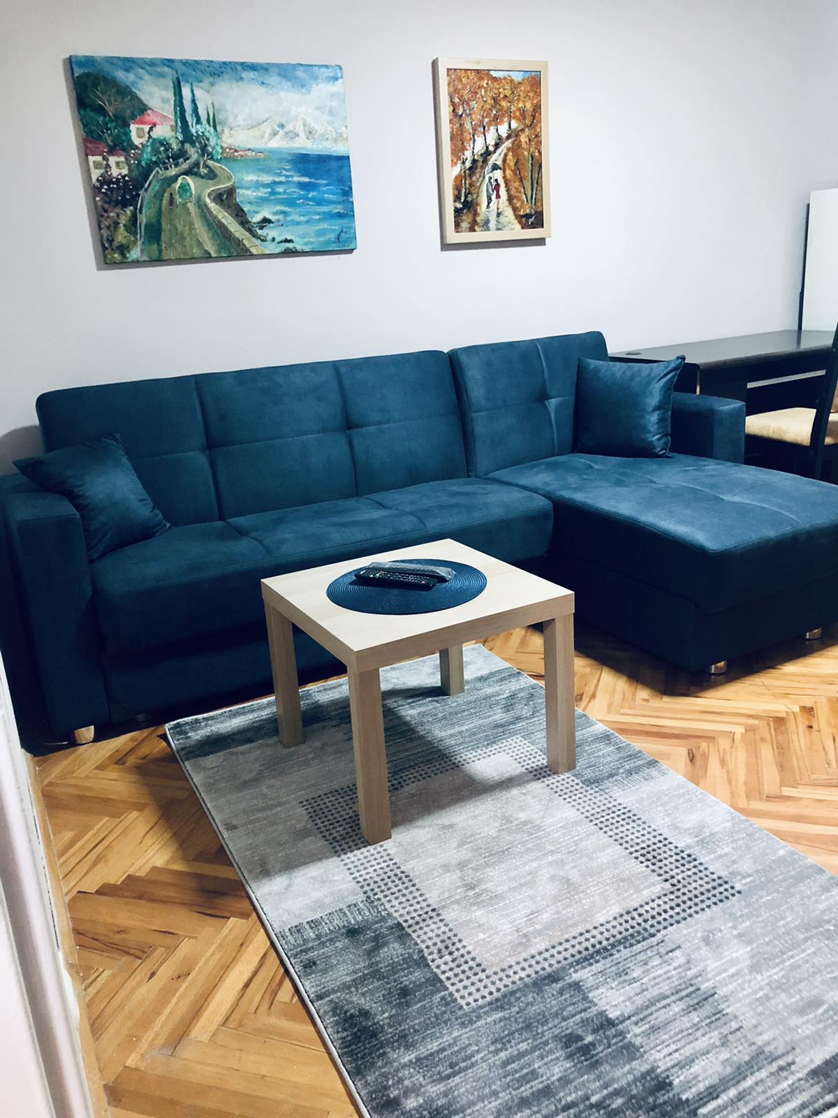 Izdajem dvosoban namesten stan u Carnojevicevoj ulici kod fakulteta Zastite na radu. Stan ima dve odvojene sobe i povoljen je za studente. 0601560004 0668147448