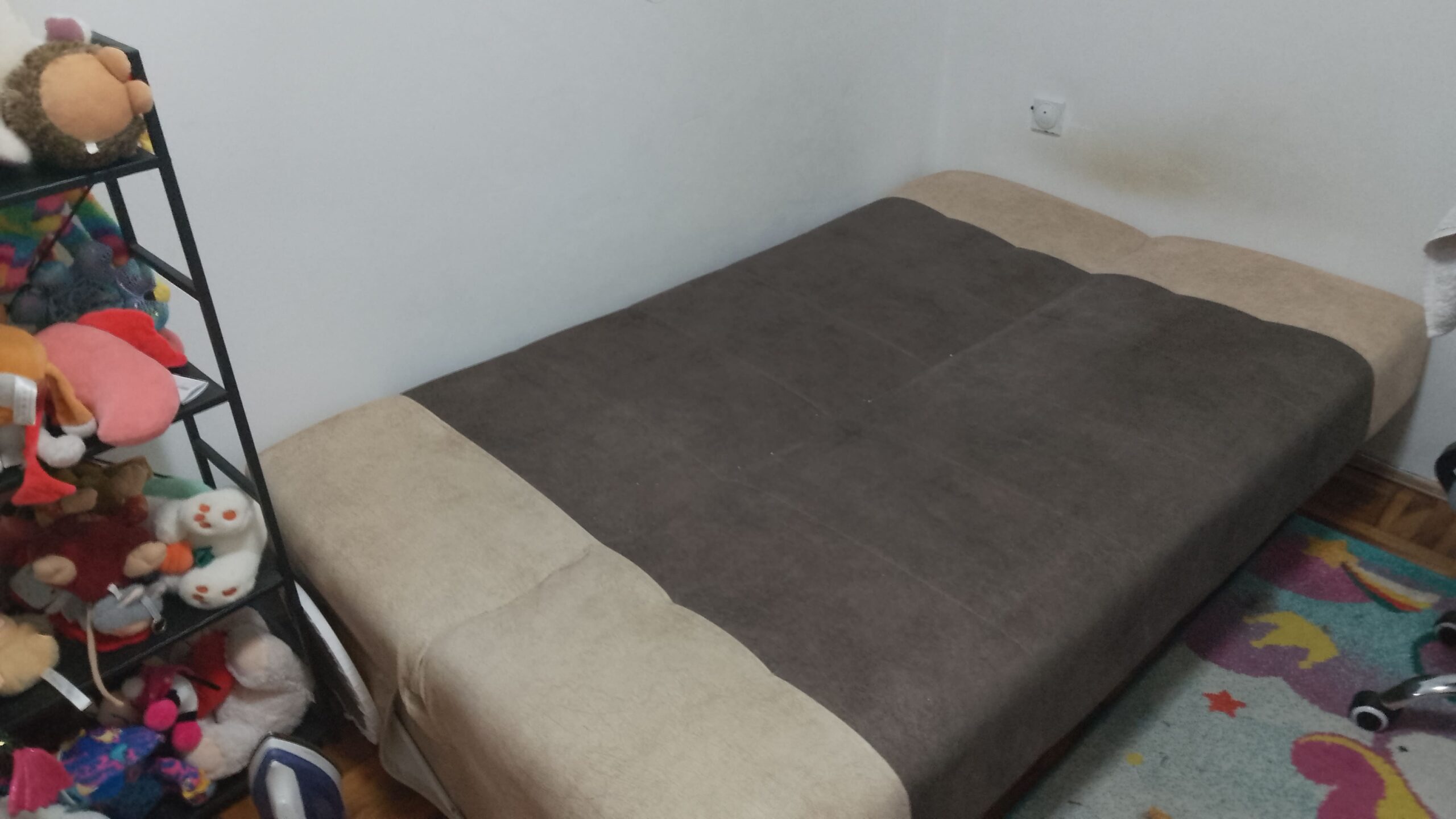 Klik klak lezaj sa fiokama