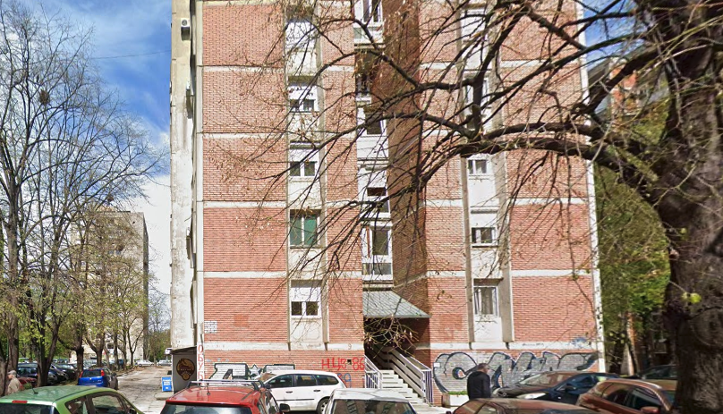 Izdajem dvosoban stan u Bulevaru Nemanjica 9