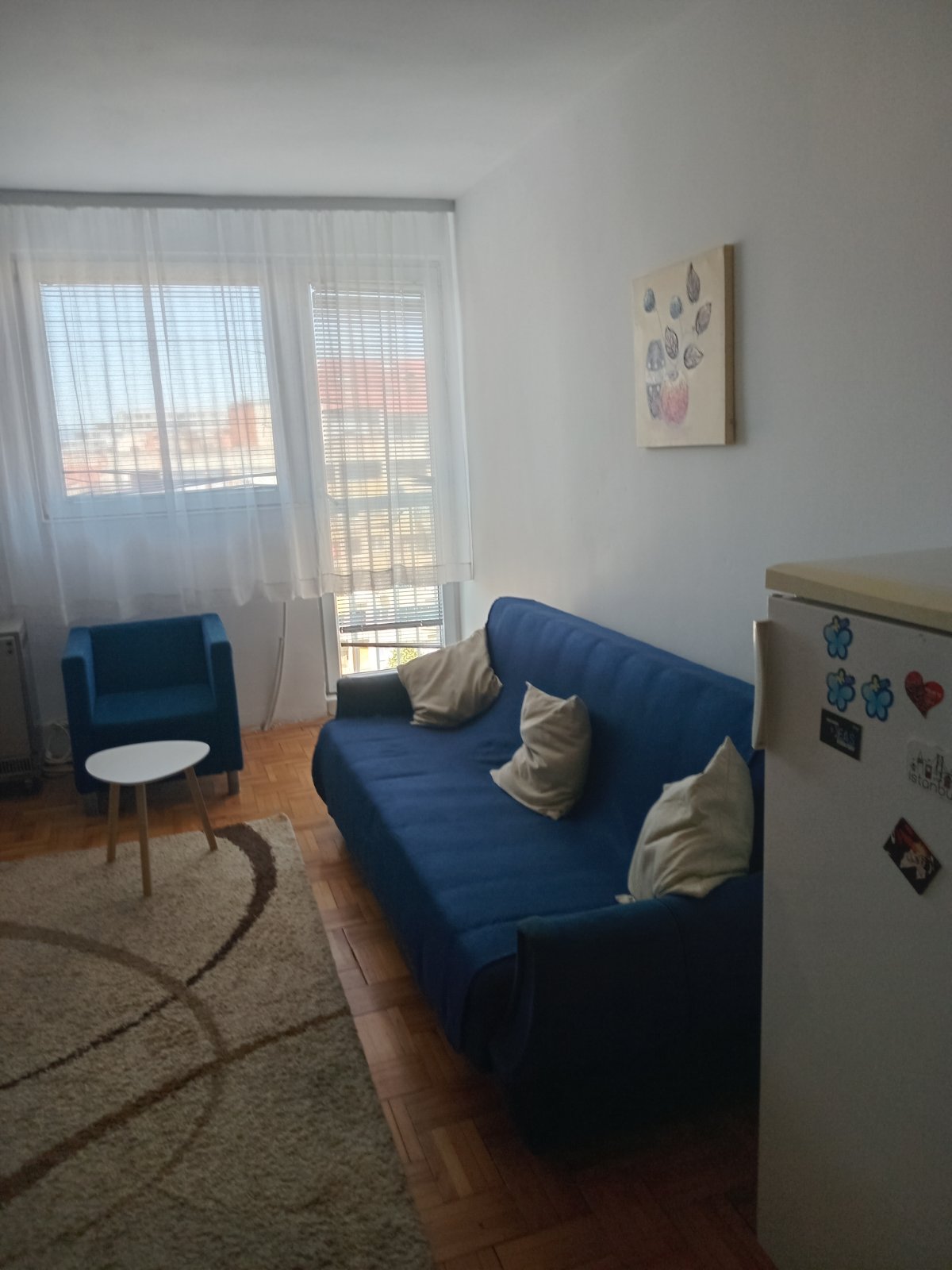 Izdaje se nameštena garsonjera u ulici Pariske komune