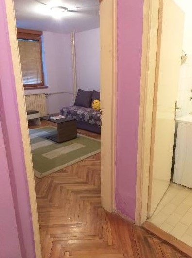 Prodajem stan u Duvanistu na I spratu 35m2 + 3m2 terasa. Stan je uknjizen na ime vlasnika. 0631643344