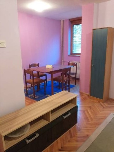 Prodajem stan u Duvanistu na I spratu 35m2 + 3m2 terasa. Stan je uknjizen na ime vlasnika. 0631643344