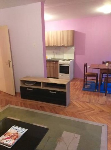 Prodajem stan u Duvanistu na I spratu 35m2 + 3m2 terasa. Stan je uknjizen na ime vlasnika. 0631643344