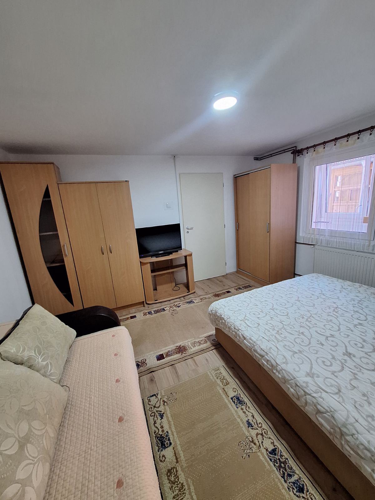 Izdaje se prizemlje kuce u Durlanu izmedju Slatke kuce i Somborskog buleara