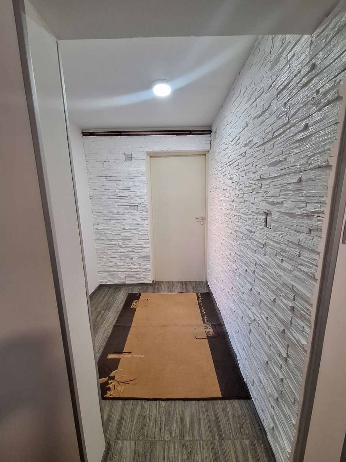 Izdaje se prizemlje kuce u Durlanu izmedju Slatke kuce i Somborskog buleara
