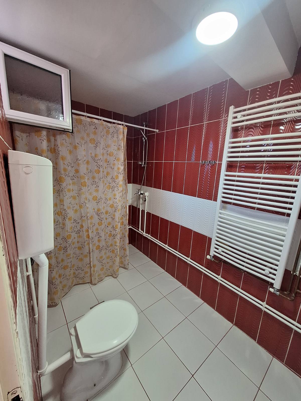 Izdaje se prizemlje kuce u Durlanu izmedju Slatke kuce i Somborskog buleara