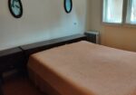 Izdajem nameštenu garsonjeru u Durlanu, posebna kuhinja, 2 kreveta. Garsonjera je na južnoj strani, 6. sprat, velika terasa. Grejanje TA (termoakumulaciona peć).  Tel: 0606016517