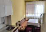 Izdajem nameštenu garsonjeru u Durlanu, posebna kuhinja, 2 kreveta. Garsonjera je na južnoj strani, 6. sprat, velika terasa. Grejanje TA (termoakumulaciona peć).  Tel: 0606016517