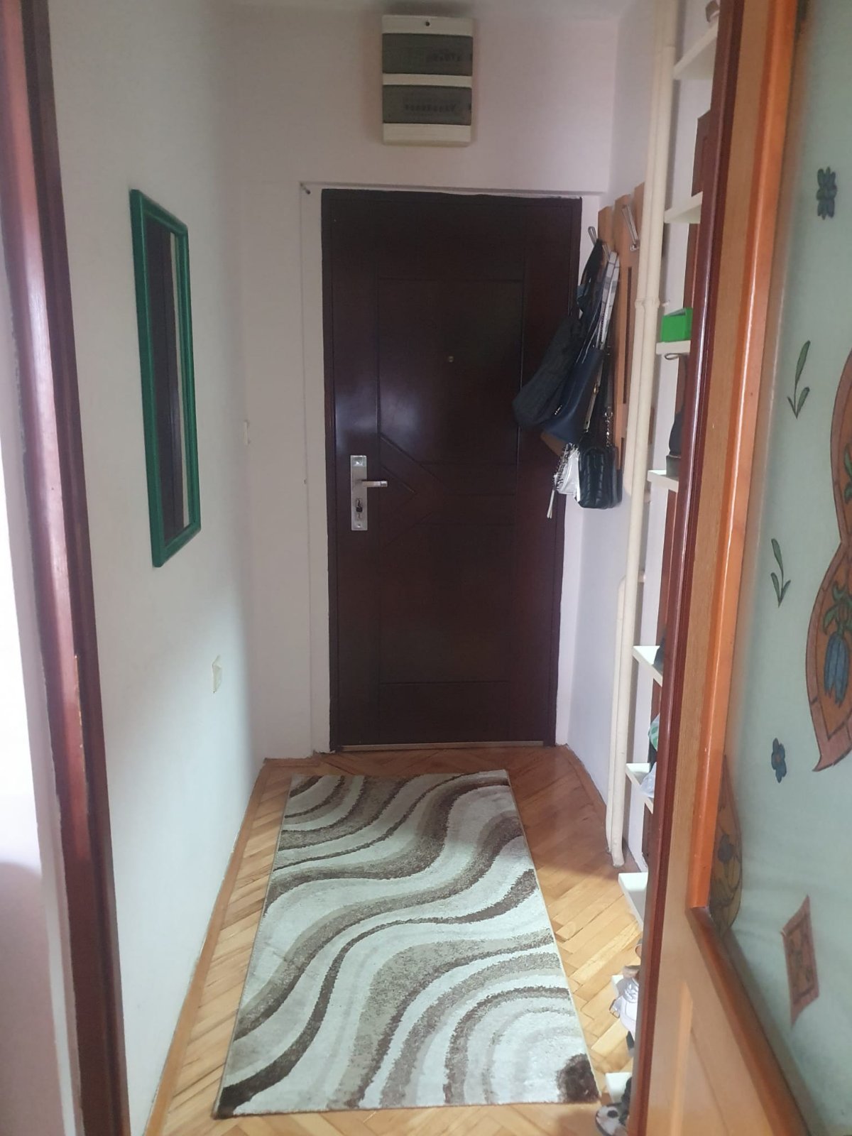 Prodajem stan povrsine 39m2 u blizini Pravnog i Ekonomskog fakulteta pogodan za porodicu, studente. Stan se nalazi na 5 spratu, uknjizen. Stan se prodaje sa postojecim stvarima. 0631643344