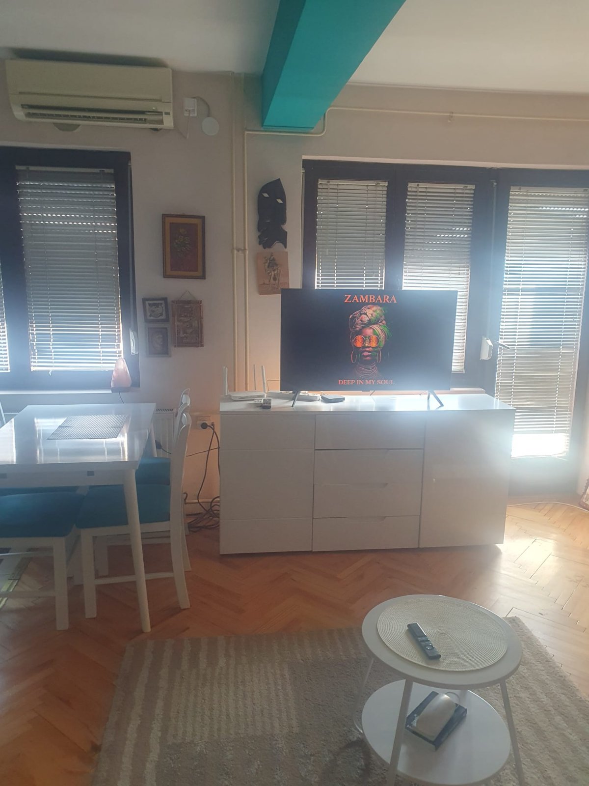 Prodajem stan povrsine 39m2 u blizini Pravnog i Ekonomskog fakulteta pogodan za porodicu, studente. Stan se nalazi na 5 spratu, uknjizen. Stan se prodaje sa postojecim stvarima. 0631643344