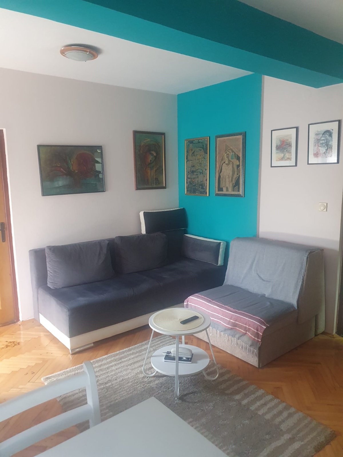 Prodajem stan povrsine 39m2 u blizini Pravnog i Ekonomskog fakulteta pogodan za porodicu, studente. Stan se nalazi na 5 spratu, uknjizen. Stan se prodaje sa postojecim stvarima. 0631643344