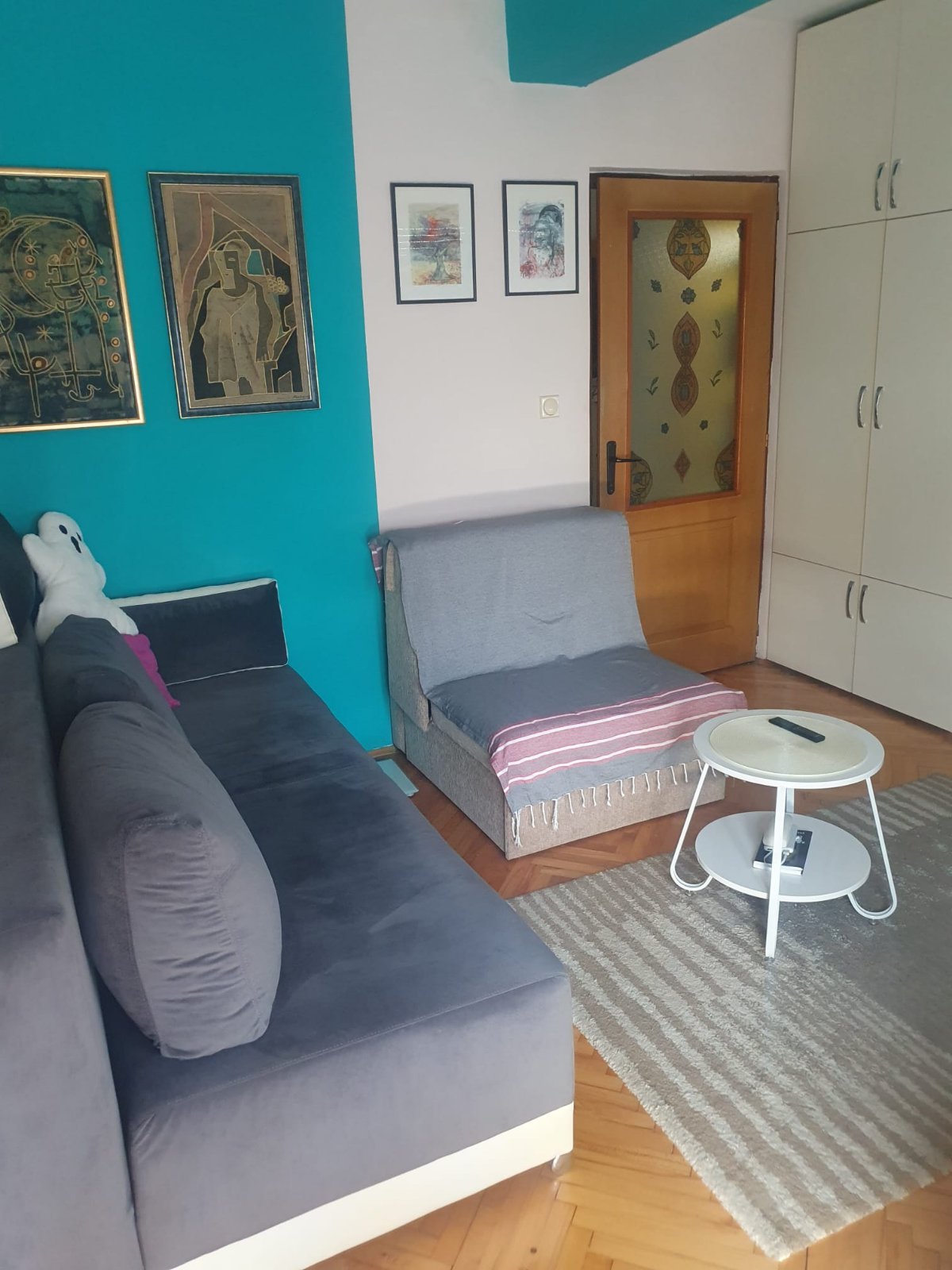 Prodajem stan povrsine 39m2 u blizini Pravnog i Ekonomskog fakulteta pogodan za porodicu, studente. Stan se nalazi na 5 spratu, uknjizen. Stan se prodaje sa postojecim stvarima. 0631643344