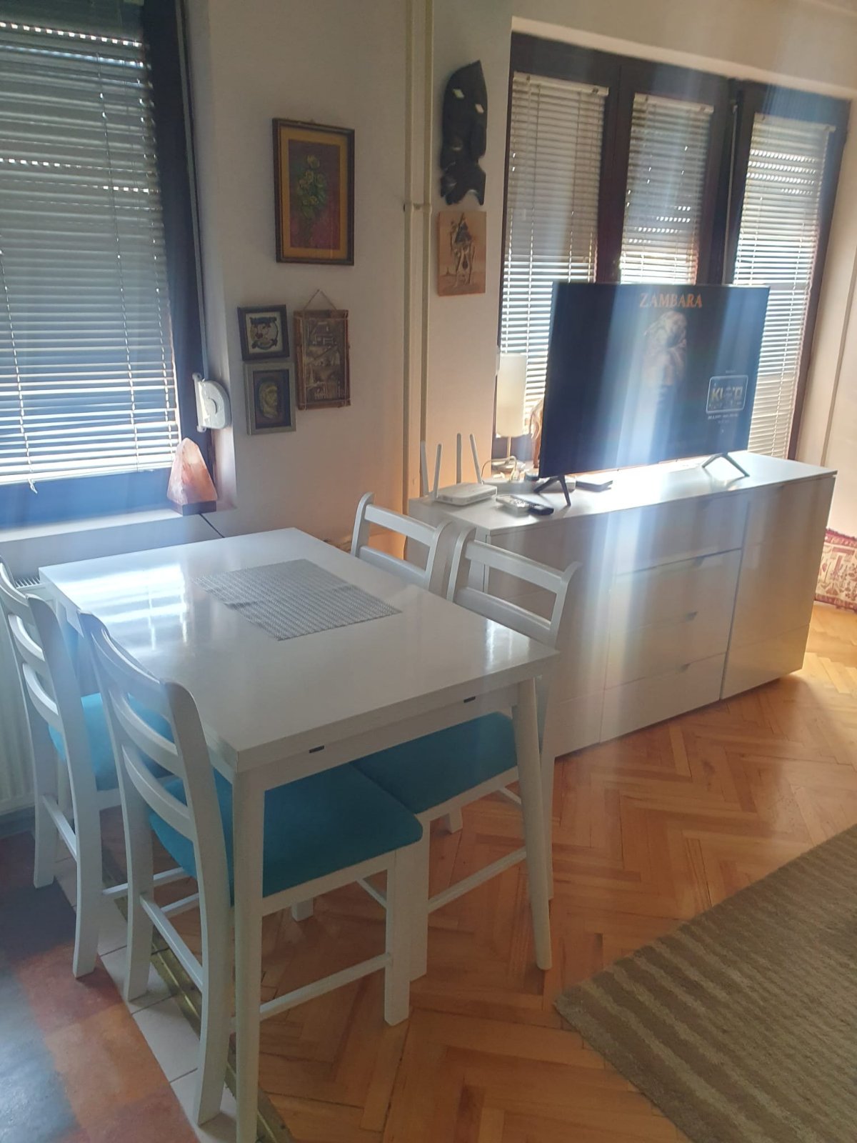 Prodajem stan povrsine 39m2 u blizini Pravnog i Ekonomskog fakulteta pogodan za porodicu, studente. Stan se nalazi na 5 spratu, uknjizen. Stan se prodaje sa postojecim stvarima. 0631643344