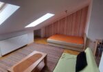 Prodajem stan 38m2-80.000 eur, salonskog tipa, Centar-kej. Stan je odmah useljiv, sa kompletnim namestajem i tehnikom. V sprat, lift, novogradnja. Idealan kao investicija za izdavanje zbog blizine obrazovnih ustanova. Miran deo grada, minut od setalista na Nisavi.     Mladja 063475585
