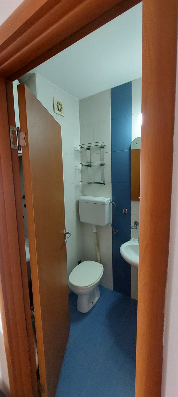 Prodajem stan 38m2-80.000 eur, salonskog tipa, Centar-kej. Stan je odmah useljiv, sa kompletnim namestajem i tehnikom. V sprat, lift, novogradnja. Idealan kao investicija za izdavanje zbog blizine obrazovnih ustanova. Miran deo grada, minut od setalista na Nisavi.     Mladja 063475585