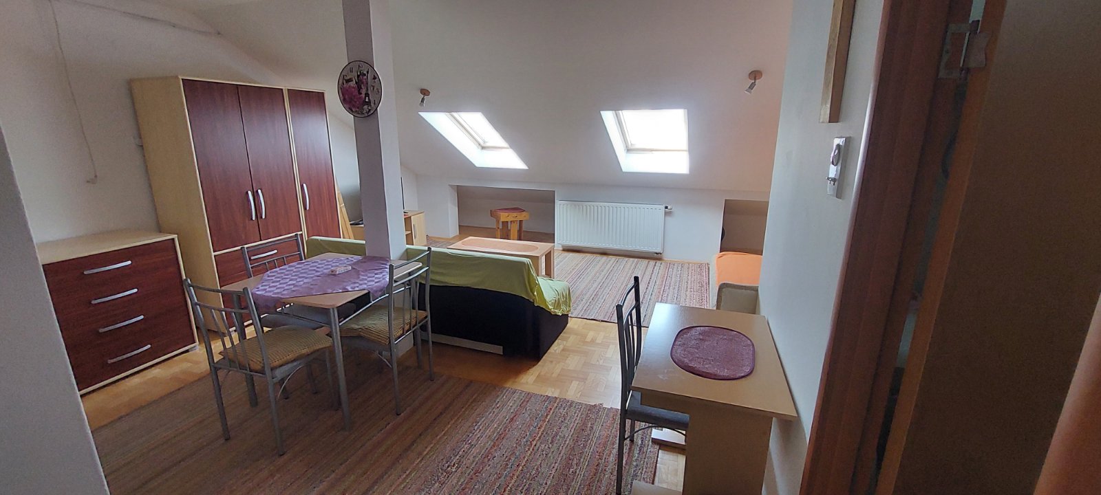 Prodajem stan 38m2-80.000 eur, salonskog tipa, Centar-kej. Stan je odmah useljiv, sa kompletnim namestajem i tehnikom. V sprat, lift, novogradnja. Idealan kao investicija za izdavanje zbog blizine obrazovnih ustanova. Miran deo grada, minut od setalista na Nisavi.     Mladja 063475585