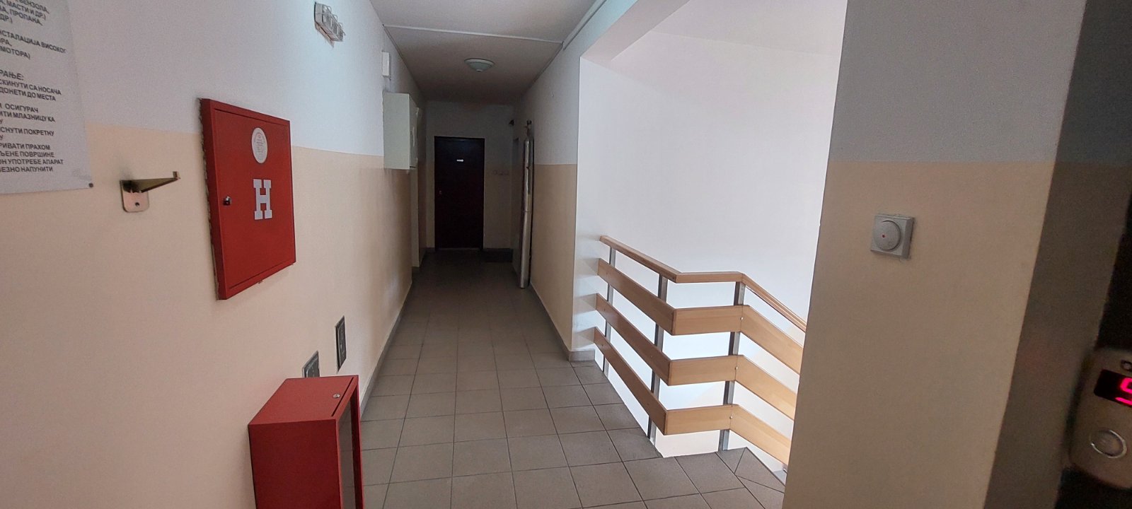 Prodajem stan 38m2-80.000 eur, salonskog tipa, Centar-kej. Stan je odmah useljiv, sa kompletnim namestajem i tehnikom. V sprat, lift, novogradnja. Idealan kao investicija za izdavanje zbog blizine obrazovnih ustanova. Miran deo grada, minut od setalista na Nisavi.     Mladja 063475585