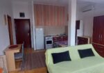 Prodajem stan 38m2-80.000 eur, salonskog tipa, Centar-kej. Stan je odmah useljiv, sa kompletnim namestajem i tehnikom. V sprat, lift, novogradnja. Idealan kao investicija za izdavanje zbog blizine obrazovnih ustanova. Miran deo grada, minut od setalista na Nisavi.     Mladja 063475585