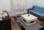 Izdajem namesten sprat u kuci u blizini osnovne skole “Njegos”, na 12-15min hoda od Lidla i Delte. Sastoji se iz dnevne sobe sa trpezarijom, kuhinjom, dve spavace sobe i kupatila. Idealno za studente ili porodicu. Cena 250e. Za sve informacije pozvati na br.061/2690533