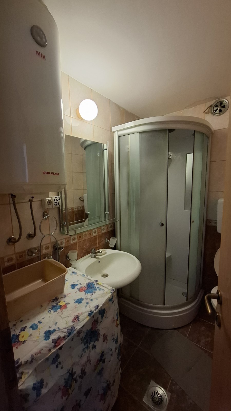 Izdajem garsonjeru u centru Niša, prekoputa Filozofskog fakulteta, veličine 24m². CG, lift, veš-mašina, mogućnost priključenja interneta. Broj 0641427563