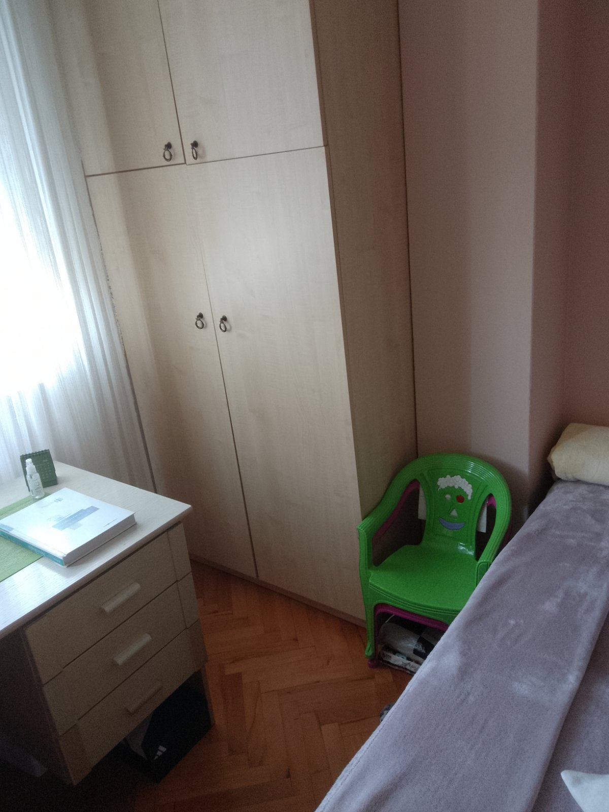 Izdajem sobu u Nišu