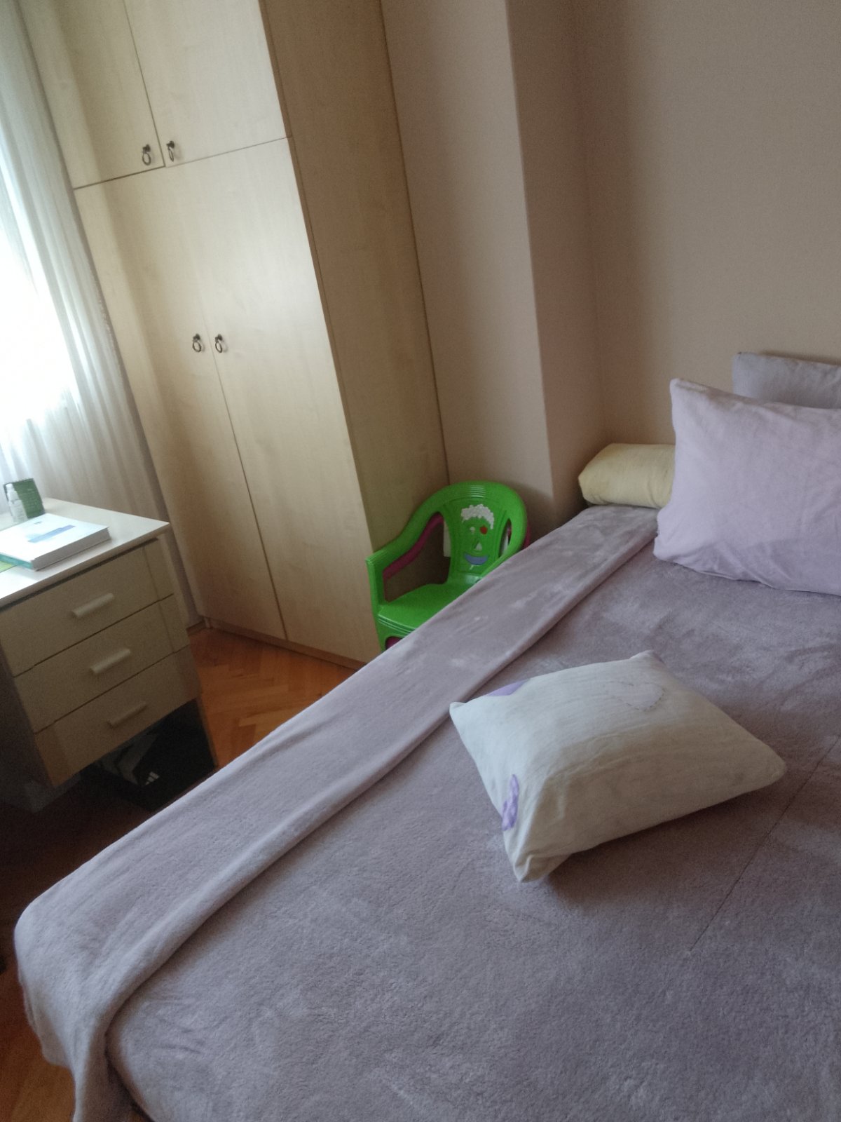 Izdajem sobu u Nišu