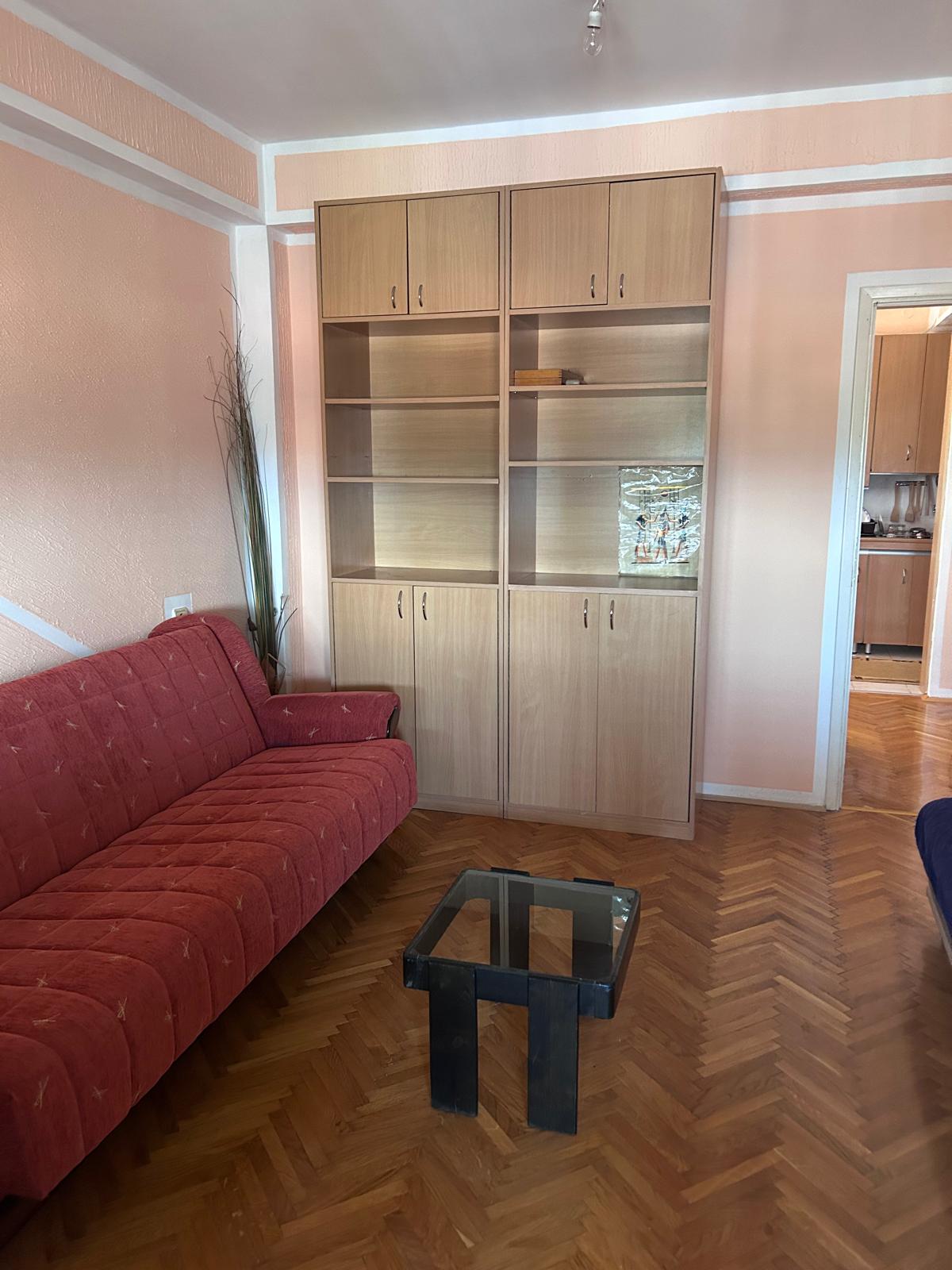 Izdajem namesten dvosoban stan
