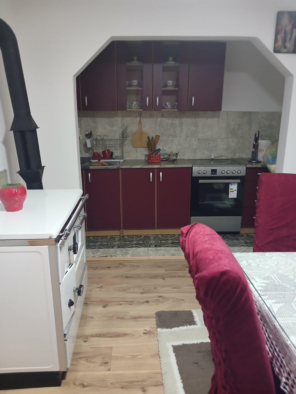 Na prodaju horizontala kuće 77 m² – zaseban ulaz, garaža i dvorište – Kuršumlija