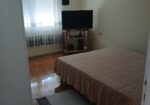 Na prodaju horizontala kuće 77 m² – zaseban ulaz, garaža i dvorište – Kuršumlija