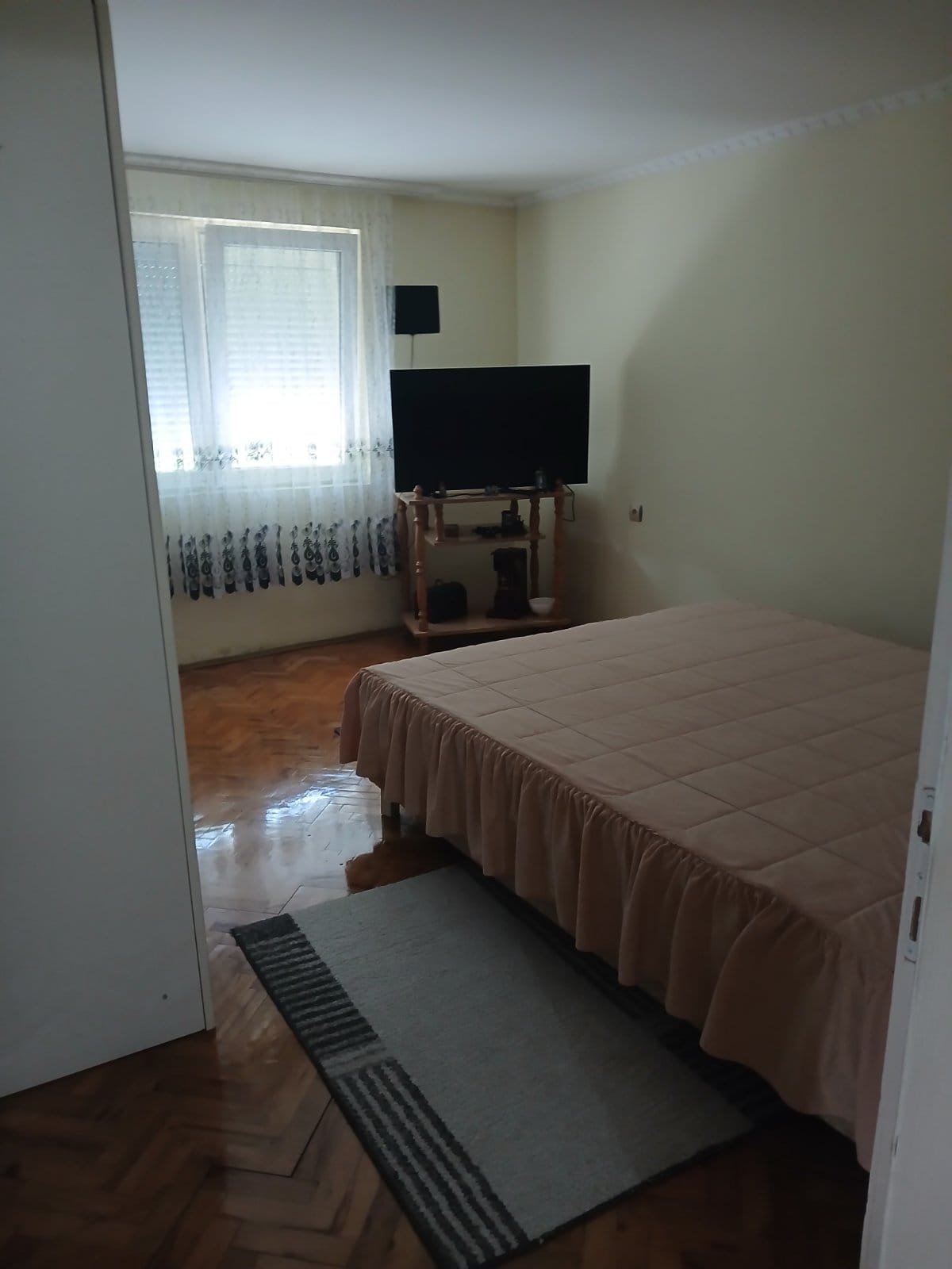 Na prodaju horizontala kuće 77 m² – zaseban ulaz, garaža i dvorište – Kuršumlija