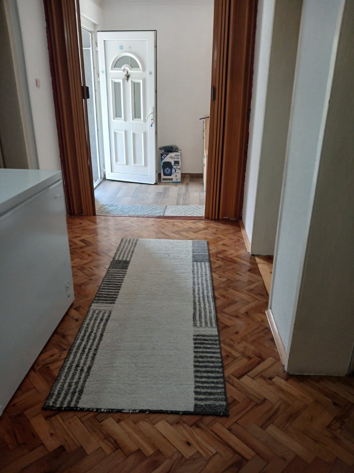 Na prodaju horizontala kuće 77 m² – zaseban ulaz, garaža i dvorište – Kuršumlija
