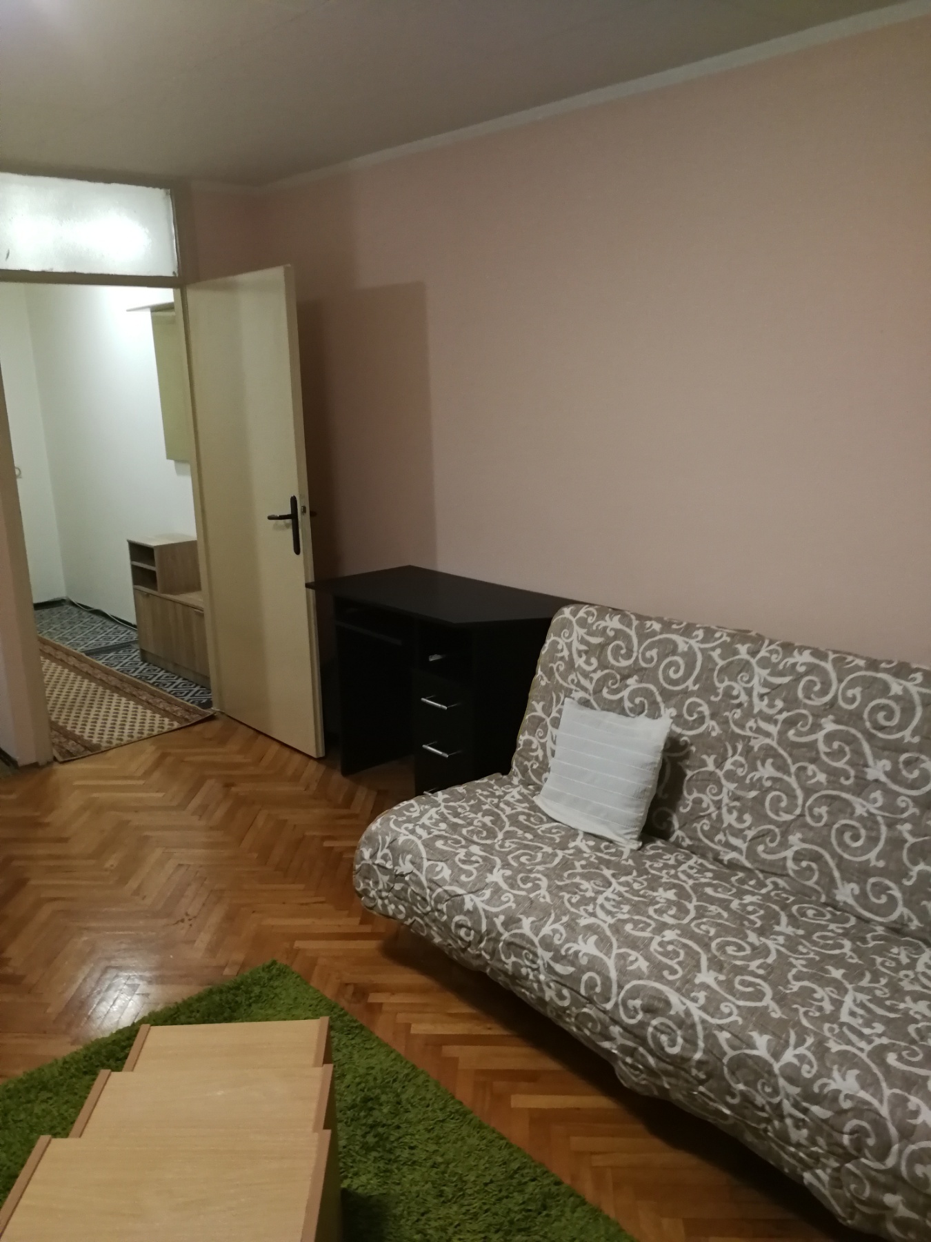 Izdajem kompletno opremljenu garsonjeru u Nišu na Bulevaru Nemanjića