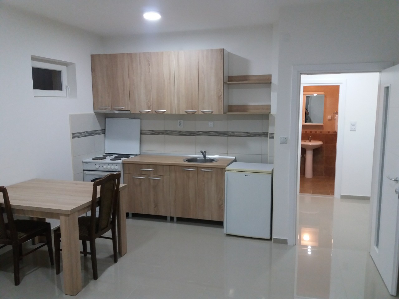 Izdajem garsonjeru 30m2 u Nišu u ul. Sićevačka br. 9