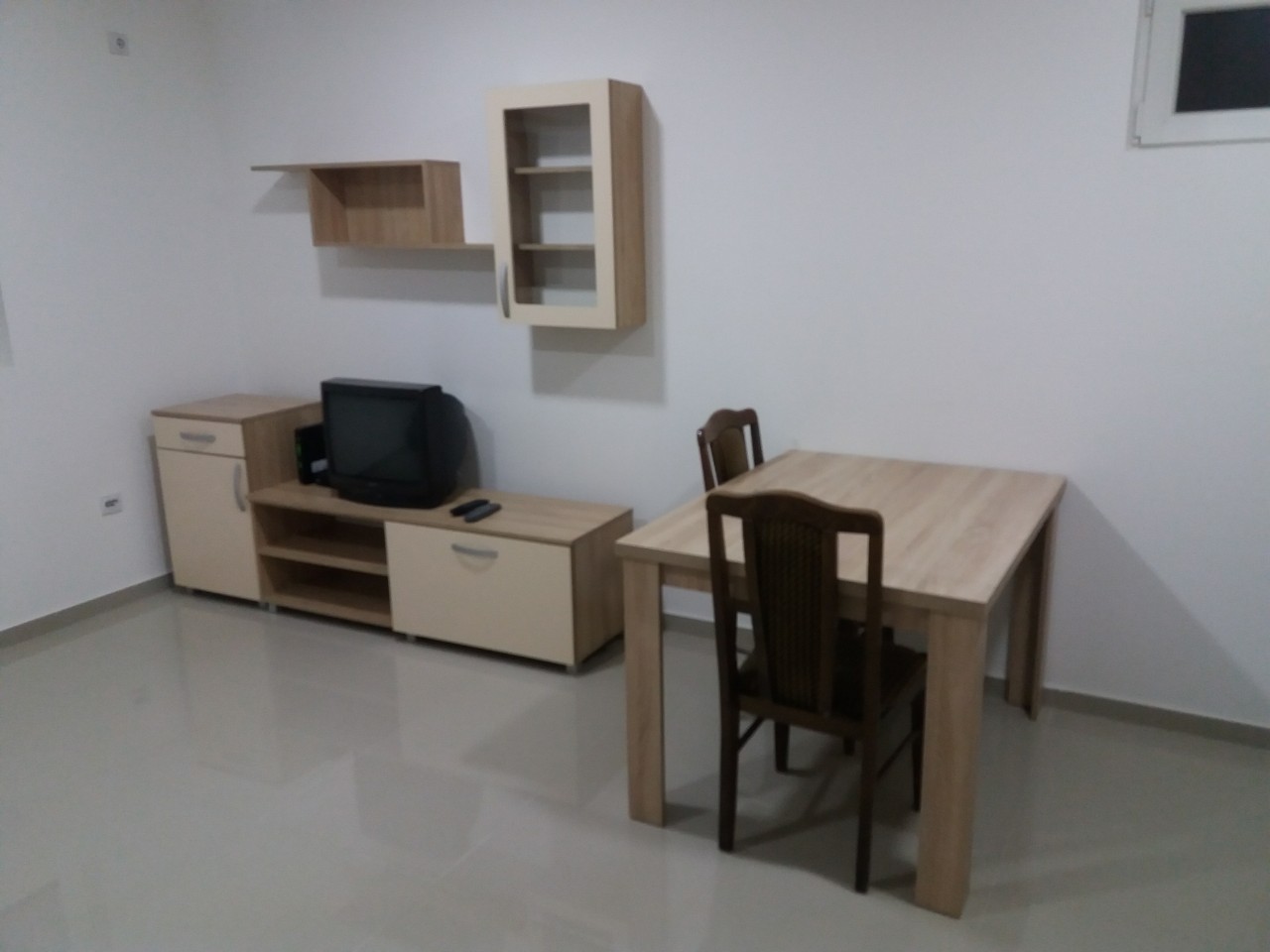 Izdajem garsonjeru 30m2 u Nišu u ul. Sićevačka br. 9