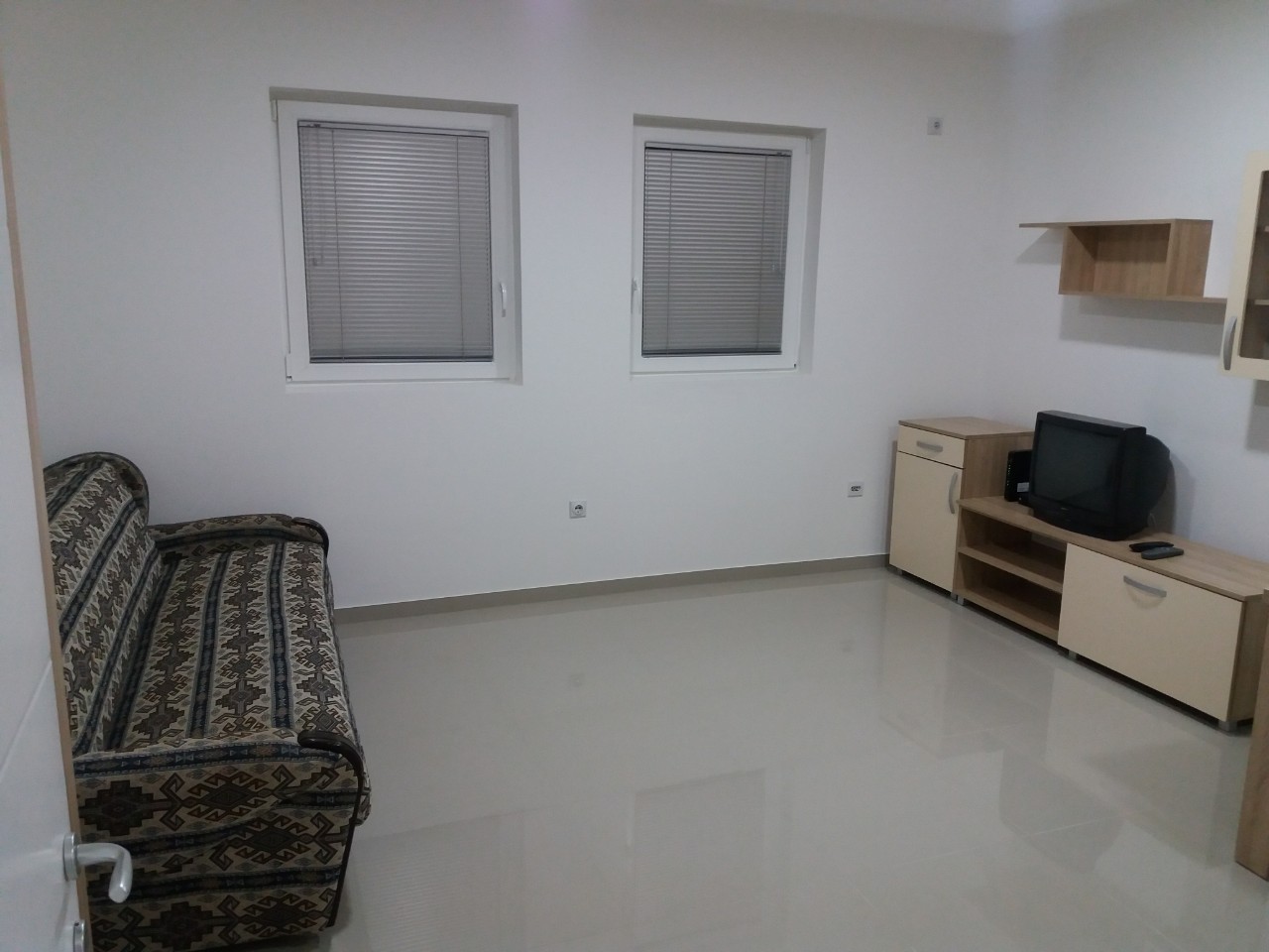 Izdajem garsonjeru 30m2 u Nišu u ul. Sićevačka br. 9