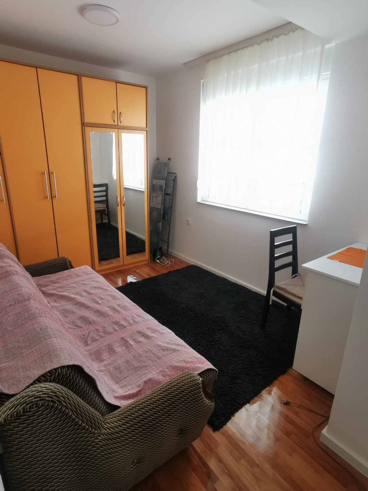 Izdaje se odlican 1,5 stan u novogradnji, ukupne površine 40m2 na Panteleju