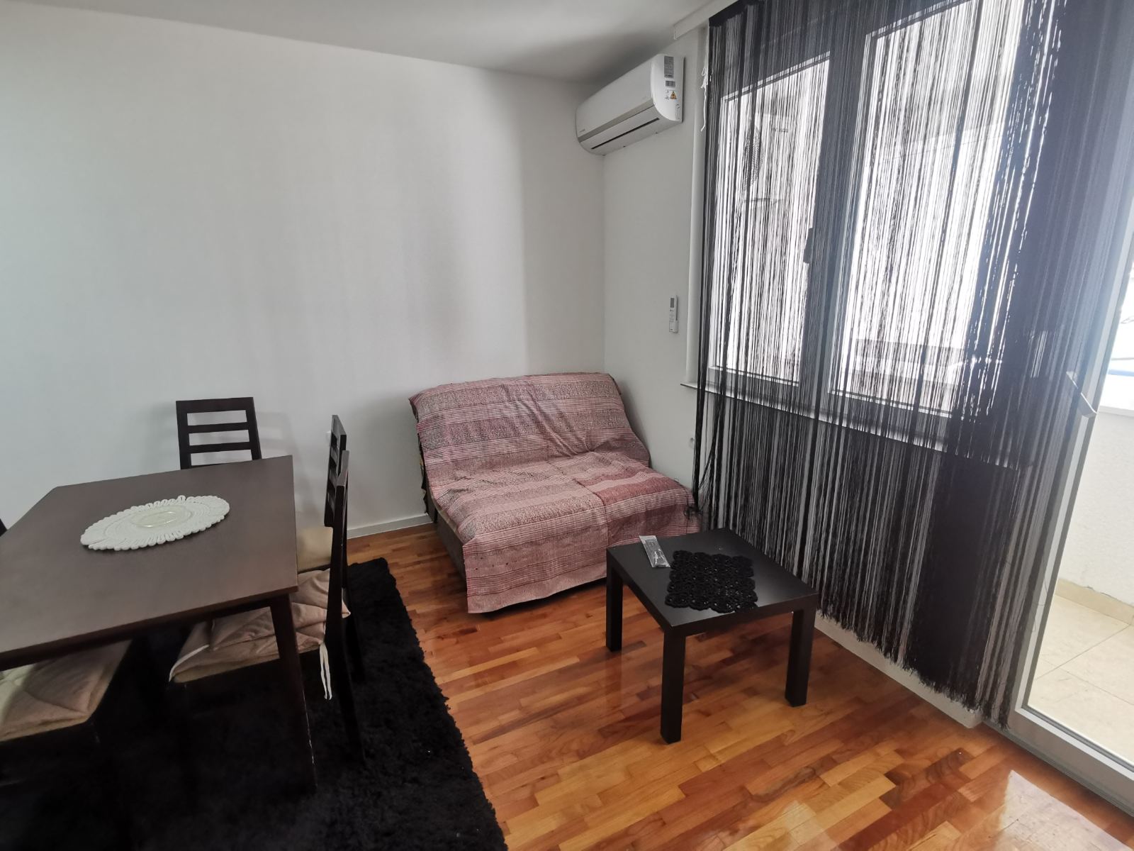 Izdaje se odlican 1,5 stan u novogradnji, ukupne površine 40m2 na Panteleju